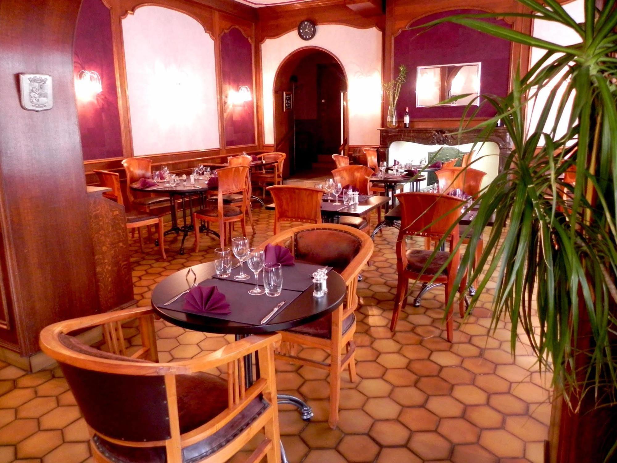 Hotel - Restaurant Au Tonnelier Берг Екстериор снимка