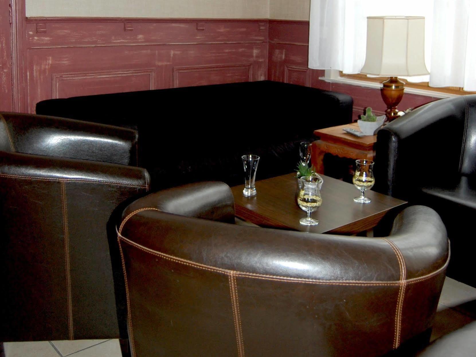 Hotel - Restaurant Au Tonnelier Берг Екстериор снимка